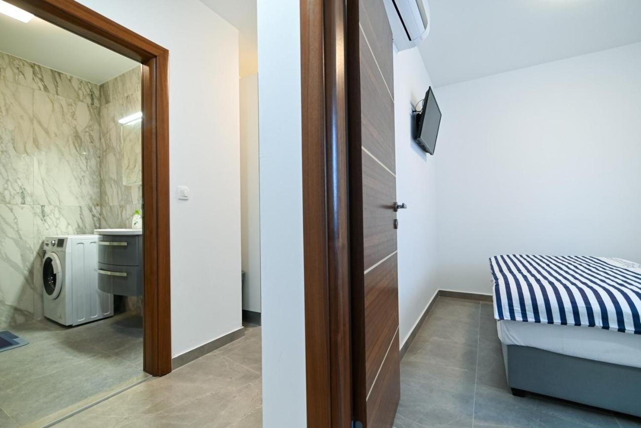 Apartments By The Sea Trogir - 21215 Rom bilde